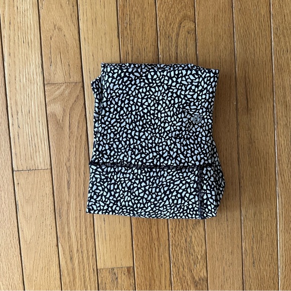 Lululemon Wunder Under Crop (Hi-Rise) Miss Mosaic Black size 4 - Picture 9 of 15